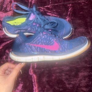 Nike Fly Knit Women’s Running Shoes - Navy with Pink Swoosh